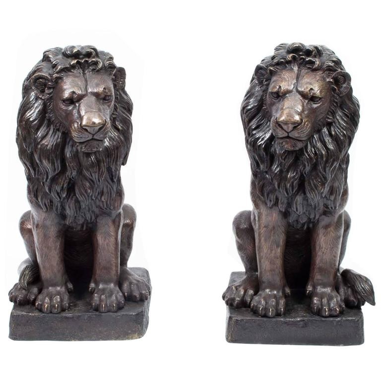 Pair of Antique Hand-Crafted Sitting Bronze Lions Statue for Sale M-201