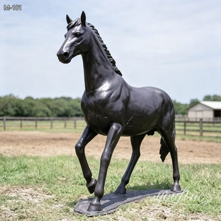 huge horse statue