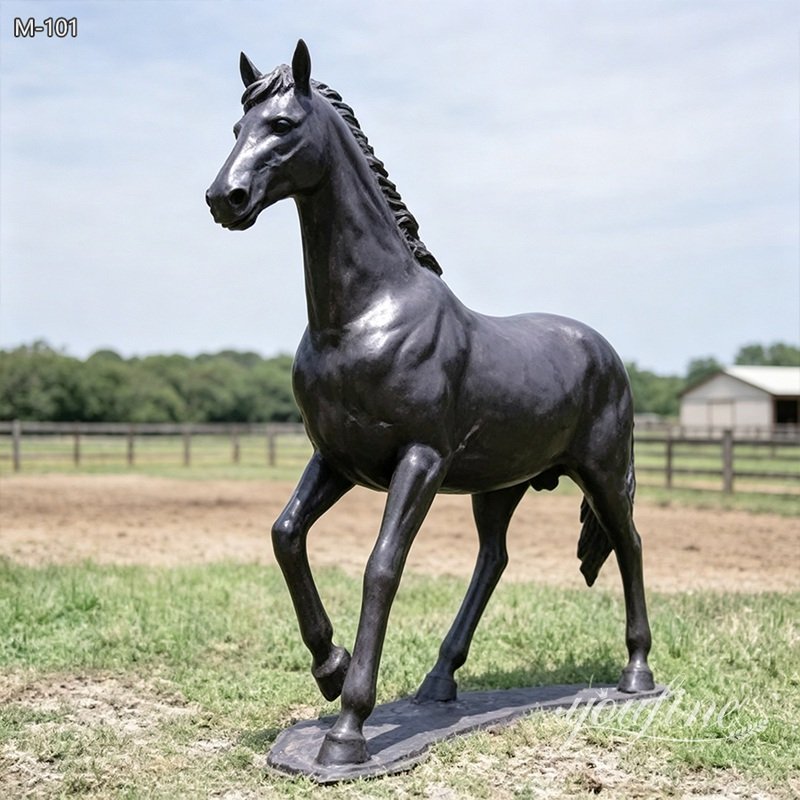 huge horse statue