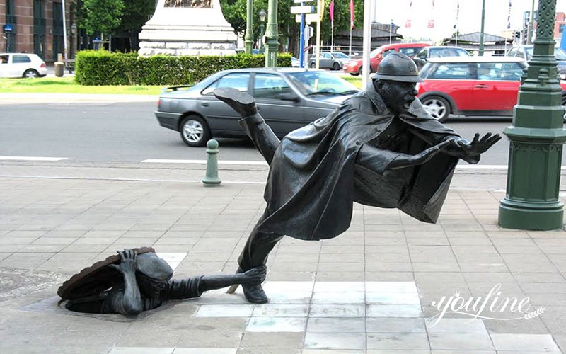 Life-Size Bronze Vaarkapoen Statue Street Decoration