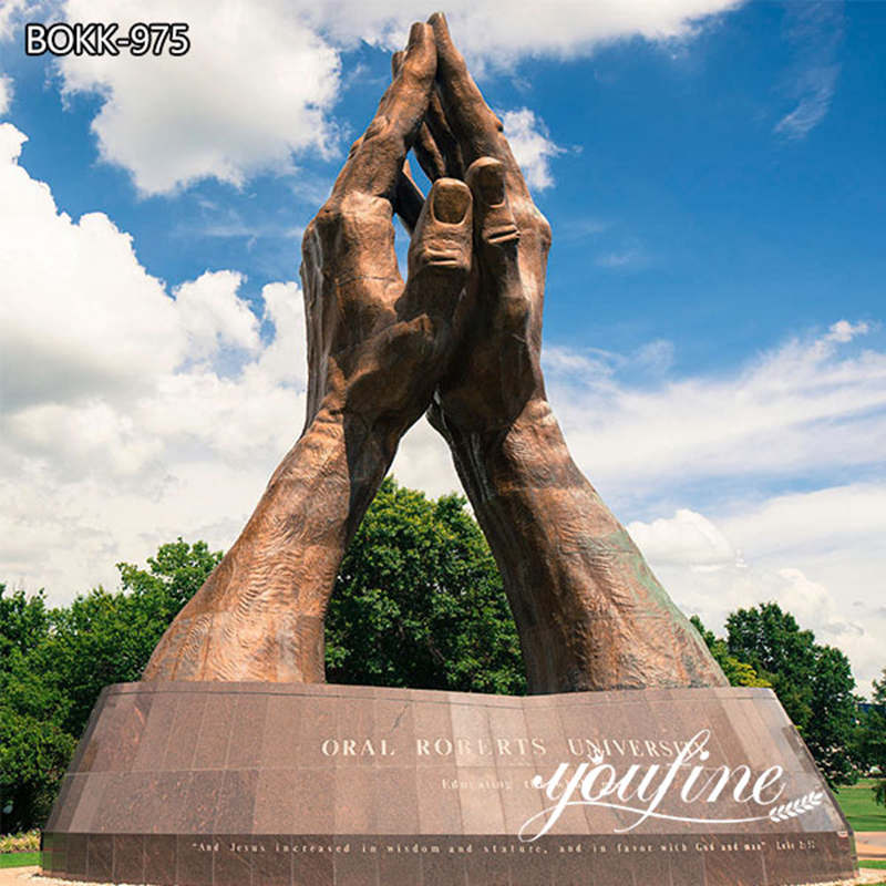 praying hands statue,