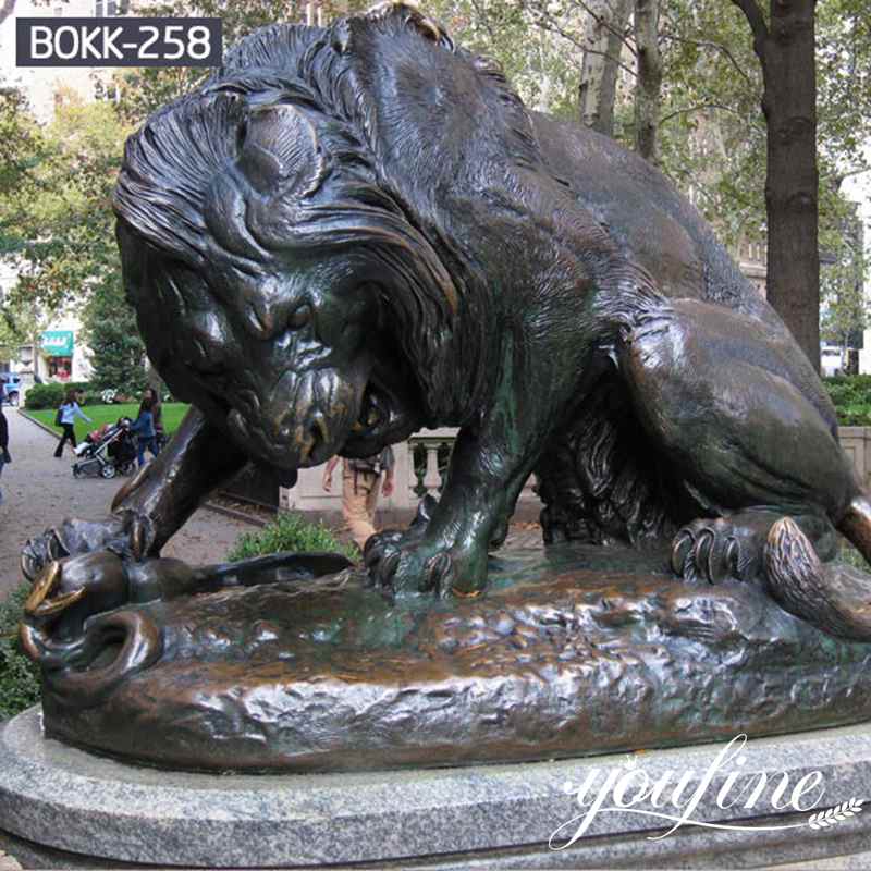 Custom Bronze Lion Crushing a Serpent Sculpture Garden Decor for Sale BOKK-258