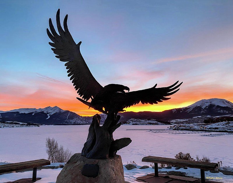 bald-eagle-statue-at-lake-dillon-stephen-johnson