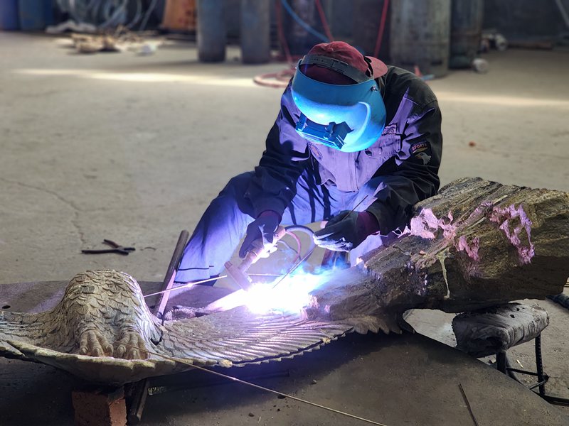 welding for the bronze lion statues