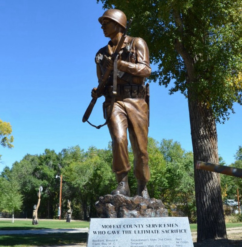 military memorial statues